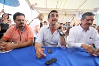 Domingo 26 de julio del 2015. Tuxtla Gutiérrez. Paco Rojas Toledo, aspirante al ayuntamiento local, ante seguidores y medios de comunicación esta tarde en la carpa del PAN afuera de las instalaciones del IEPC