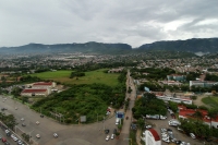Foto/Juan Carlos Calderón. Tuxtla Gutiérrez. Aspectos de la capital de Chiapas durante esta tarde lluviosa.