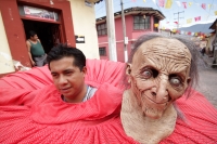 Lunes 2e de septiembre del 2014. San Cristóbal de las Casas. Los personajes y danzantes se encuentran en el Llamado de los Festejos de la Señora de la Merced.