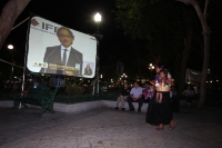Domingo 6 de mayo del 2012. Pantallas de video son instaladas por el PAN en el parque de la juventud y del PRD en el parque de la Marimba para que sea observado el debate entre los candidatos presidenciables esta noche.