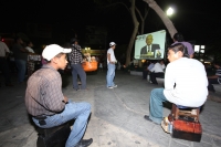 Domingo 6 de mayo del 2012. Pantallas de video son instaladas por el PAN en el parque de la juventud y del PRD en el parque de la Marimba para que sea observado el debate entre los candidatos presidenciables esta noche. Domingo 6 de mayo del 2012. Pantallas de video son instaladas por el PAN en el parque de la juventud y del PRD en el parque de la Marimba para que sea observado el debate entre los candidatos presidenciables esta noche.
