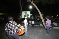 Domingo 6 de mayo del 2012. Pantallas de video son instaladas por el PAN en el parque de la juventud y del PRD en el parque de la Marimba para que sea observado el debate entre los candidatos presidenciables esta noche.