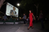 Domingo 6 de mayo del 2012. Pantallas de video son instaladas por el PAN en el parque de la juventud y del PRD en el parque de la Marimba para que sea observado el debate entre los candidatos presidenciables esta noche.