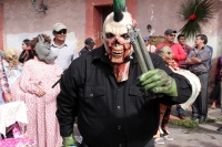 Jueves 22 de septiembre del 2016. San Cristóbal de las Casas. Los pintorescos personajes que en procesión acompañan a la virgen de la Merced por las calles durante el anuncio de las fiestas patronales llenado de colorido  esta colonial ciudad del sureste 