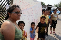 Viernes 10 de mayo del 2013. Venustiano Carranza. Aleyda Paola García Consuegra y su familia, militantes de la OCEZ Chiapas, permanece desplazada en el albergue de la clínica del IMSS después de los hechos violentos donde se enfrentaran grupos antagónicos