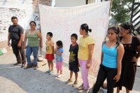 Viernes 10 de mayo del 2013. Venustiano Carranza. Aleyda Paola García Consuegra y su familia, militantes de la OCEZ Chiapas, permanece desplazada en el albergue de la clínica del IMSS después de los hechos violentos donde se enfrentaran grupos antagónicos