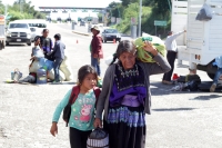 Viernes 23 de noviembre del 2018. Los niños desplazados de Chiapas durante la caravana ««Pies Cansados»» en el tramo carretero entre San Cristóbal de las Casas y Tuxtla Gutiérrrez