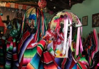Jueves 18 de enero del 2018. Suchiapa. La danza del Parachico y el Torito. Durante la frenética danza surimba convive el Parachico y el Torito en la representación de una faena de brincos y gritos durante las celebraciones de la Fiesta de San Sebastián