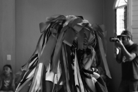 Jueves 18 de enero del 2018. Suchiapa. La danza del Parachico y el Torito. Durante la frenética danza surimba convive el Parachico y el Torito en la representación de una faena de brincos y gritos durante las celebraciones de la Fiesta de San Sebastián