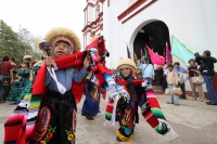 Miércoles 15 de enero del 2014. Chiapa de Corzo. Esta mañana da inicio al tradicional recorrido de Los Parachicos donde estos personajes vestidos con sarapes y mascaras de madera bailan y gritan vivas a los Patronos de esta comunidad de la Ribera del Rio 
