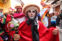 Miércoles 15 de enero del 2014. Chiapa de Corzo. Esta mañana da inicio al tradicional recorrido de Los Parachicos donde estos personajes vestidos con sarapes y mascaras de madera bailan y gritan vivas a los Patronos de esta comunidad de la Ribera del Rio 