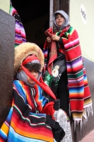 Miércoles 15 de enero del 2014. Chiapa de Corzo. Esta mañana da inicio al tradicional recorrido de Los Parachicos donde estos personajes vestidos con sarapes y mascaras de madera bailan y gritan vivas a los Patronos de esta comunidad de la Ribera del Rio 