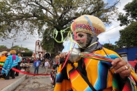 Miércoles 15 de enero del 2014. Chiapa de Corzo. Esta mañana da inicio al tradicional recorrido de Los Parachicos donde estos personajes vestidos con sarapes y mascaras de madera bailan y gritan vivas a los Patronos de esta comunidad de la Ribera del Rio 