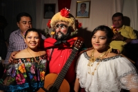 Miércoles 15 de enero del 2014. Chiapa de Corzo. Esta mañana da inicio al tradicional recorrido de Los Parachicos donde estos personajes vestidos con sarapes y mascaras de madera bailan y gritan vivas a los Patronos de esta comunidad de la Ribera del Rio 