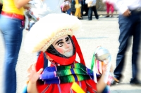 Viernes 29 de abril. Un pequeño festeja el día del niño vestido con el traje trdicional de Chiapa de Corzo interpretando a un pequeño parachico.
