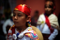 20231222. Tuxtla. Los Niños Pastores Zoque realizan la danza ritual ante el altar para continuar con las celebraciones de la natividad.
