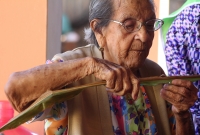 Viernes 6 de enero del 2016. Tuxtla Gutiérrez. La elaboración de los tamales de hoja de maíz, se elabora por las mujeres de la comunidad zoque mientras se lleva a cabo la Danza de los Pastores según la costumbre de la tradición zoque durante las celebraci