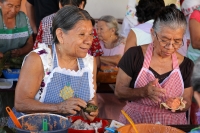 Viernes 6 de enero del 2016. Tuxtla Gutiérrez. La elaboración de los tamales de hoja de maíz, se elabora por las mujeres de la comunidad zoque mientras se lleva a cabo la Danza de los Pastores según la costumbre de la tradición zoque durante las celebraci