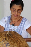 Viernes 6 de enero del 2016. Tuxtla Gutiérrez. La elaboración de los tamales de hoja de maíz, se elabora por las mujeres de la comunidad zoque mientras se lleva a cabo la Danza de los Pastores según la costumbre de la tradición zoque durante las celebraci