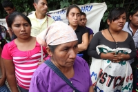 Jueves 12 de septiembre del 2013. Tuxtla Gutiérrez. Familiares y compañeros del profesor Alberto Patishtan se enteran de la sentencia en contra del líder indígena en las afueras del Tribunal Colegiado de Circuito en la capital del estado de Chiapas.