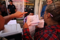 Miércoles 4 de enero del 2016. Tuxtla Gutiérrez. Largas colas para los pagos de los impuestos municipales.