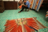 Miércoles 15 de febrero del 2017. El penacho de la danza de la pluma de guacamaya. La elaboración del atuendo de los danzantes de la danza de la pluma de guacamaya o carnaval es elaborado siguiendo la ritualidad que es conservada y transmitida a las nueva