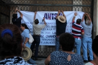Jueves 1 de marzo del 2018. Tuxtla Gutiérrez. Pensionados protestan en el Congreso Local y se exigen cumplimiento a la diputada Rodrí­guez Ovando del PVEM.