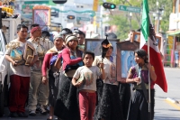 9 de diciembre del 2013. Tuxtla Gutiérrez. Peregrinos de los diferentes parajes y comunidades de San Juan Chamula recorren las iglesias y ermitas de la Virgen de Guadalupe ubicadas en el sureste de México, esto a pesar de los más de 34 grados que se regis