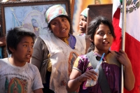 9 de diciembre del 2013. Tuxtla Gutiérrez. Peregrinos de los diferentes parajes y comunidades de San Juan Chamula recorren las iglesias y ermitas de la Virgen de Guadalupe ubicadas en el sureste de México, esto a pesar de los más de 34 grados que se regis