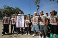 9 de diciembre del 2013. Tuxtla Gutiérrez. Peregrinos de los diferentes parajes y comunidades de San Juan Chamula recorren las iglesias y ermitas de la Virgen de Guadalupe ubicadas en el sureste de México, esto a pesar de los más de 34 grados que se regis