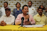 Jueves 30 de julio del 2015. Tuxtla Gutiérrez. Representantes del PRD en Chiapas se manifiestan sobre el resultado de las elecciones locales en este estado del sureste de México y hablan sobre el caso de los videos donde el aspirante del PAN Paco Rojas To