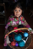 Domingo 7 de febrero del 2016. San Lorenzo Zinacantan. Una familia de artesanos espera poder entregar un presente SS Francisco