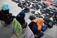 Miércoles 9 de diciembre del 2015. Tuxtla Gutiérrez. Un Policía Federal y dos elementos de la corporación estatal fueron retenidos por los sindicalistas de la Coordinadora Nacional de Trabajadores de la Educación después del enfrentamiento ocurrido entre 