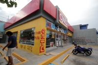 Lunes 29 de agosto del 2016. Tuxtla Gutiérrez. las pintas de carácter revolucionario de corte socialista son dejadas por los visitantes vespertinos en las tiendas OXXO del oriente de Tuxtla