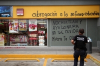 Lunes 29 de agosto del 2016. Tuxtla Gutiérrez. las pintas de carácter revolucionario de corte socialista son dejadas por los visitantes vespertinos en las tiendas OXXO del oriente de Tuxtla