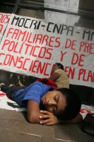 Organizaciones sociales inician este medio día un platón en el edificio del gobierno para exigir la liberación de varios presos políticos en las cárceles de Chiapas.