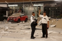 Jueves 7 de septiembre del 2017. Tuxtla Gutiérrez. La plaza comercial recién inaugurada en el oriente de la ciudad sufre daños durante el temblor de esta noche.