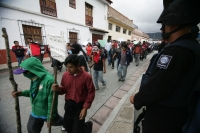 Lunes 23 de agosto. Indígenas de San Cristóbal de las Casas, marchan y se manifiestan en las instalaciones del PNUD de la ONU para exigir la libertad de los presos de conciencia de las cárceles de Chiapas y por la detención la noche de ayer de uno de los 