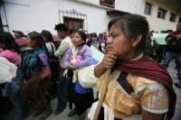 Lunes 23 de agosto. Indígenas de San Cristóbal de las Casas, marchan y se manifiestan en las instalaciones del PNUD de la ONU para exigir la libertad de los presos de conciencia de las cárceles de Chiapas y por la detención la noche de ayer de uno de los 