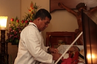 Lunes 25 de febrero del 2019. Tuxtla Gutiérrez. La comunidad Zoque despide al maestro Leopoldo Gallegos este mediodÃa antes de trasladar sus restos al panteón municipal de la ciudad. Lunes 25 de febrero del 2019. Tuxtla Gutiérrez. La comunidad Zoque despide al maestro Leopoldo Gallegos este mediodÃa antes de trasladar sus restos al panteón municipal de la ciudad.