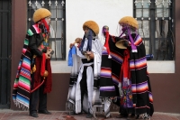 Lunes 18 de enero del 2016. Chiapa de Corzo. Chiapanecas y Parachicos recorren las calles de la colonial ciudad de la ribera del rio Grijalva durante las celebraciones patronales en la fiesta Grande de Chiapas.