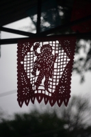 Jueves 15 de enero del 2015. Chiapa de Corzo. La Danza de los Parachicos. Los grupos de danzantes visten una máscara de madera, zarape, chin-chin y chalinas adornadas de motivos religiosos o florales y recorren las iglesias, ermitas