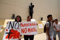 Viernes 3 de mayo del 2012. Protestan periodistas chiapanecos.