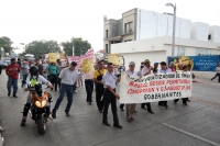 Lunes 29 de julio del 2013. Tuxtla Gutiérrez. Tres ex presidentes municipales Tuxtlecos marchan esta tarde para protestar en contra de la privatización del SMAPA.
