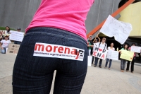 Domingo 20 de mayo del 2012. Tuxtla Gutiérrez, Chiapas. La marcha mundial Pro AMLO se lleva inicia esta mañana en la avenida central de oriente a poniente donde jóvenes simpatizantes manifiestan su apoyo al candidato de las izquierdas de México.