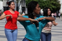 Viernes 7 de noviembre del 2014. Tuxtla Gutiérrez. Los estudiantes chiapanecos inician esta tarde Las Jornadas de Protestas Alternativas proponiendo respeto y actividades culturales para manifestar apoyo a los estudiantes de Ayotzinapa cantando el Himno a