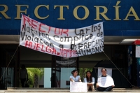 Lunes 2 de septiembre del 2019. Tuxtla Gutiérrez. Maestrantes de la UNACH inician esta mañana protesta en la entrada de la Rectoria