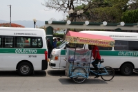 Lunes 16 de mayo del 2016. Tuxtla Gutiérrez. A pesar del bloqueo del transporte en varias ciudades del estado de Chiapas, algunas unidades del transporte público continúan prestando su servicio antes de radicalizar la protesta.