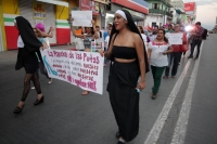 Domingo 23 de noviembre del 2014. Tuxtla Gutiérrez. Organizaciones feministas y sociales durante la Marcha de las Putas 2014 esta tarde en la capital del estado de Chiapas.