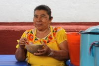 Miércoles 14 de mayo del 2014. Chiapa de Corzo. El Pozol. El preparado de agua, masa de maÃz y cacao es considerado el alimento de la mayorÃa de los pueblos originarios del sureste de México y en Chiapas la bebida tradicional la cual se consume a medio dà Miércoles 14 de mayo del 2014. Chiapa de Corzo. El Pozol. El preparado de agua, masa de maÃz y cacao es considerado el alimento de la mayorÃa de los pueblos originarios del sureste de México y en Chiapas la bebida tradicional la cual se consume a medio dÃ